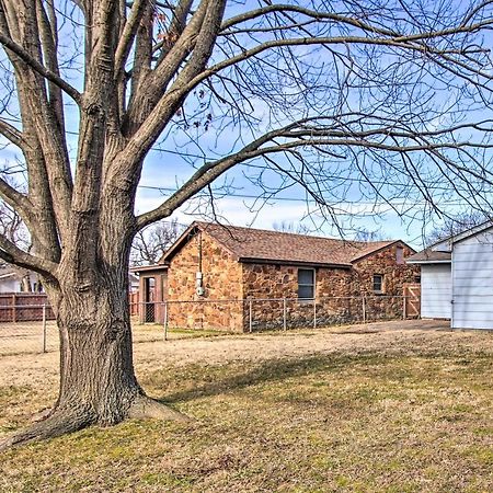 Dog-Friendly Bartlesville Retreat With Yard! 外观 照片
