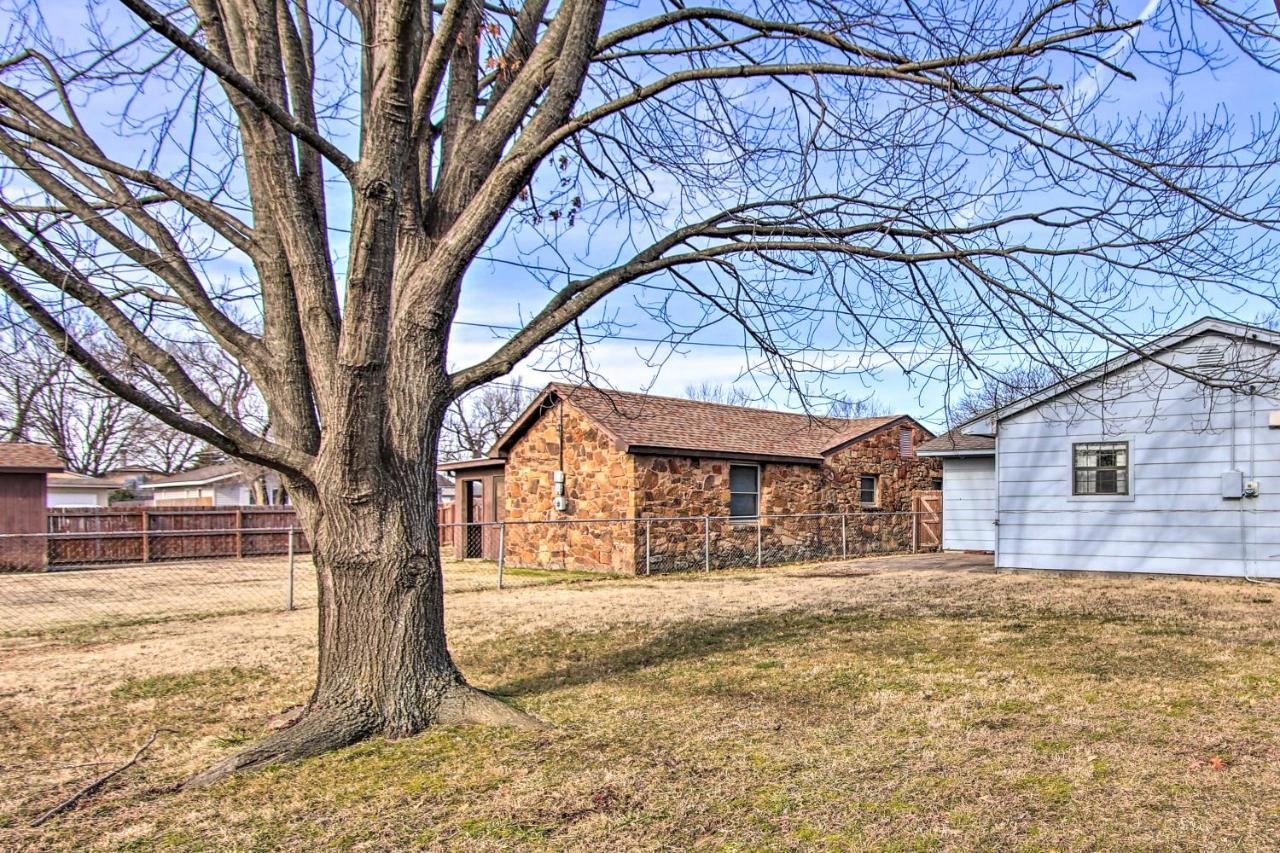 Dog-Friendly Bartlesville Retreat With Yard! 外观 照片